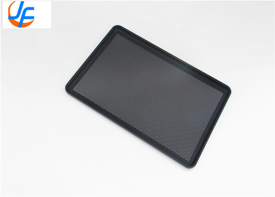 RK Bakeware China Foodservice 44699 StayPłaszczyzna pełnej wielkości 16 gauge Drut w obrębie aluminium Perforated Baking Tray