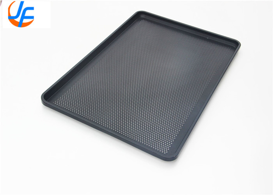 RK Bakeware China Foodservice 44699 StayPłaszczyzna pełnej wielkości 16 gauge Drut w obrębie aluminium Perforated Baking Tray