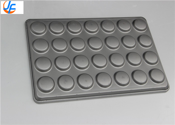 RK Bakeware China Foodservice 42425 Szklana Aluminizowana Stal 15 Form 3,42 oz. Hamburger Bun Tray Muffin Top Cookie Pa