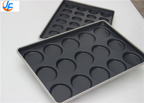 RK Bakeware China Foodservice 42425 Szklana Aluminizowana Stal 15 Form 3,42 oz. Hamburger Bun Tray Muffin Top Cookie Pa