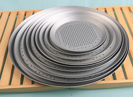 RK Bakeware China-Hard Anode Perforated Thin Crust Pizza Pan dla pizzy